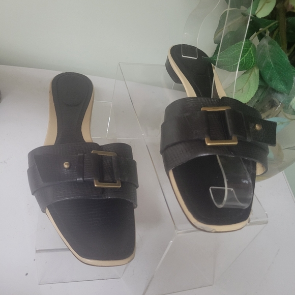 Sale Gucci Slides Womens Size 8.5 B Embossed Leather Buckle Sandals Italy Shoes - Picture 15 of 16